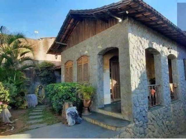 Casa com 4 quartos à venda na Rua Conceição Maia, 439, Santa Amélia, Belo Horizonte, 360 m2 por R$ 900.000