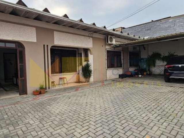 Casa com 4 quartos à venda na Rua Bubi Rocha Coutinho Júnior, 241, Água Verde, Blumenau, 139 m2 por R$ 585.000