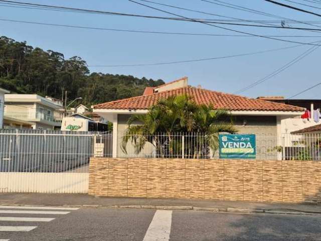 Casa Padrão 3 quartos com edícula Florianópolis