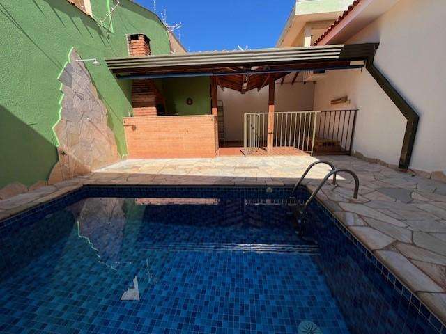 Casa com piscina na Nova Ribeirania