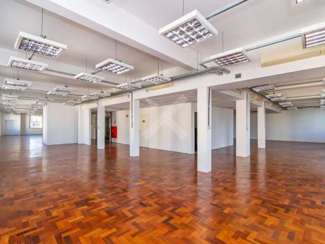 Sala comercial para alugar na Avenida Borges de Medeiros, 261, Centro Histórico, Porto Alegre por R$ 24.500