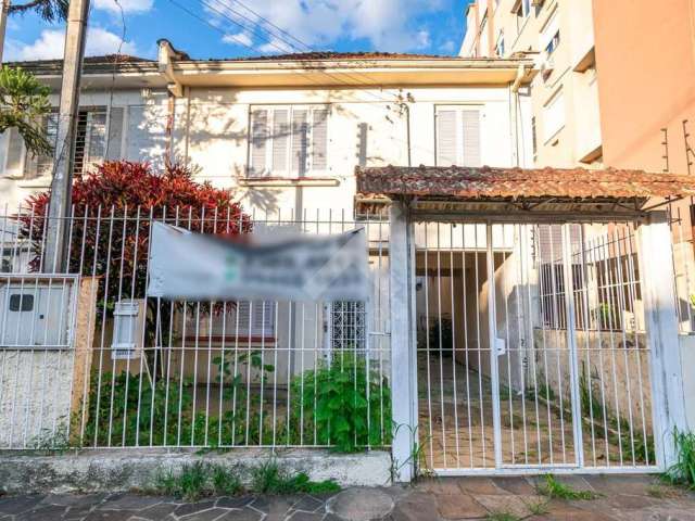 Casa com 3 quartos à venda na Rua Maranguape, 148, Petrópolis, Porto Alegre por R$ 690.000