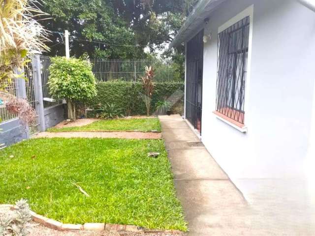 Casa com 3 quartos para alugar na Avenida Engenheiro Ludolfo Boehl, 1136, Teresópolis, Porto Alegre por R$ 3.800