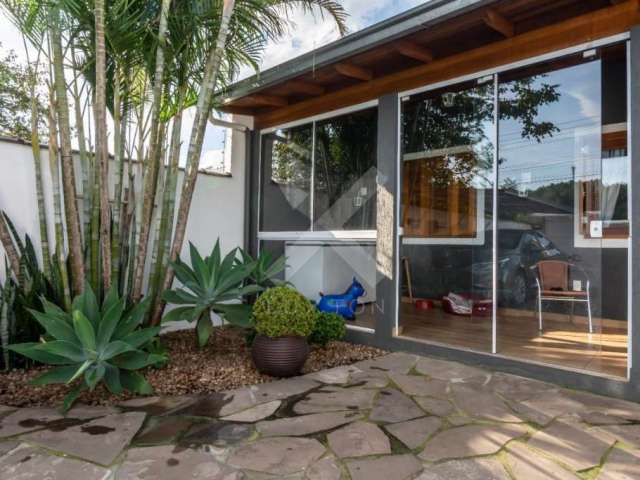 Casa com 2 quartos à venda na Hiroshima, 30, Agronomia, Porto Alegre por R$ 650.000