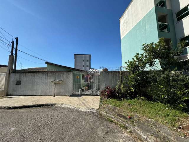 Terreno no Bairro Boneca do Iguaçu com 3 Casas em Excelente Localização!