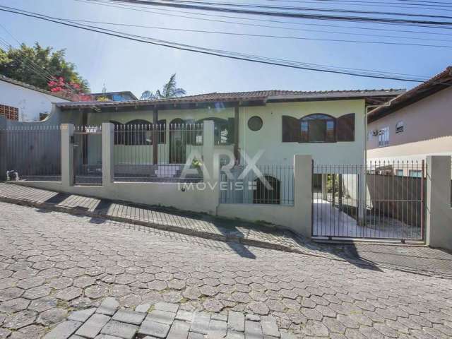 Casa comercial com 2 salas à venda na Rua Sabiá, 27, Água Verde, Blumenau, 226 m2 por R$ 850.000