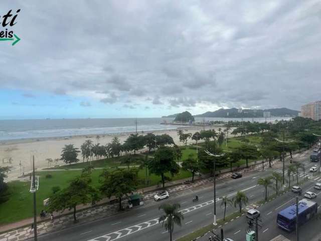 Amplo apartamento frente mar à venda no José Menino em Santos, com 3 quartos, sendo 1 suíte e 4 banheiros.