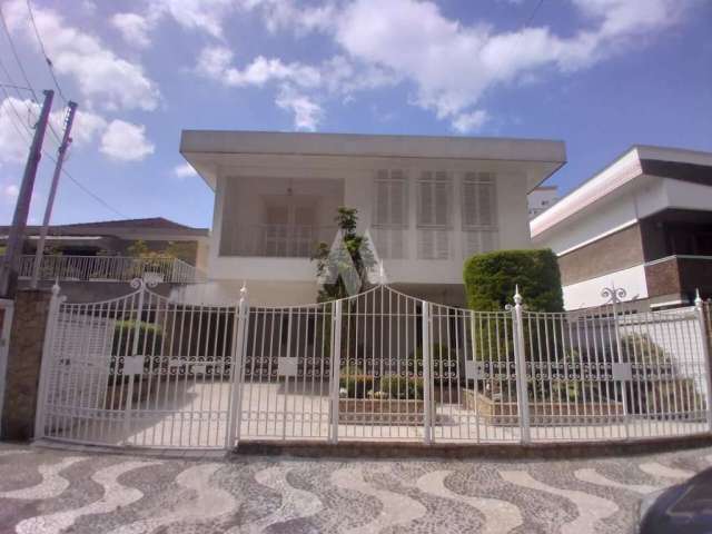 Maravilhoso Sobrado na melhor região da Ponta da Praia, com elevador, salão de festas, churrasqueira e piscina.