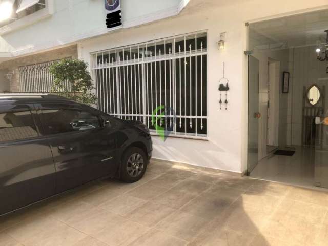 Linda Casa no Boqueirão com 200m²,sendo 4 dormitórios e 1 suíte, vaga para dois carros com quintal grande