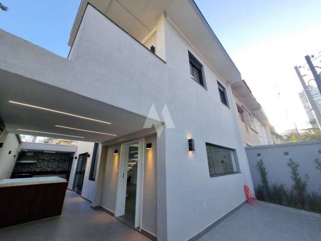 Casa à venda na Ponta da Praia em Santos