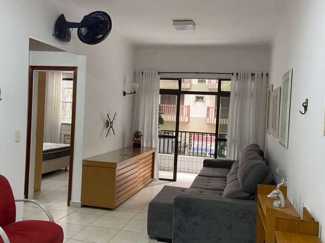 Apartamento com 02 dormitórios  na quadra da praia da Pompéia em Santos