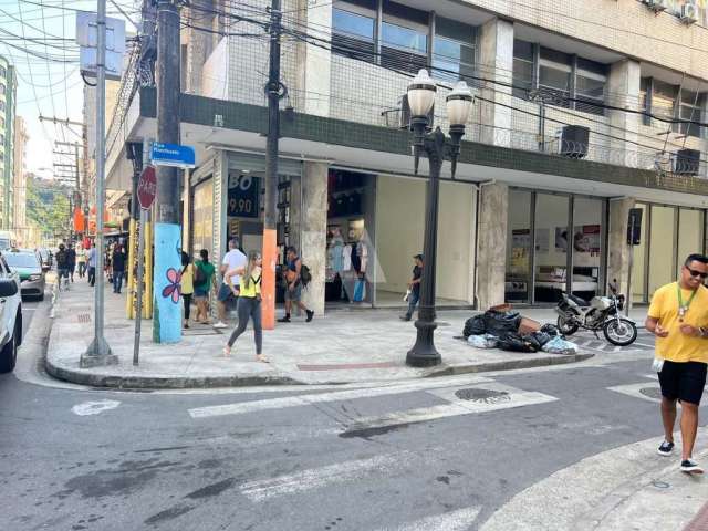 Lojas Comerciais para Locação no Centro de Santos**  Oportunidade imperdível para empreendedores!  Disponíveis 3 lojas comerciais localizadas na Amador Bueno, com a Riachuelo no coração do Centro de S