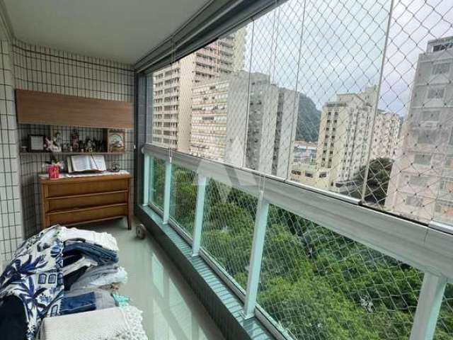 Apartamento à venda com 3 quartos, sendo 3 suítes em prédio com lazer, no José Menino em Santos.