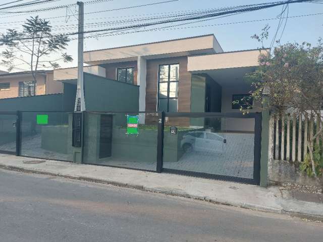 Excelente casa estilo moderno, 3Q, sendo 1 suíte, edícula gourmet