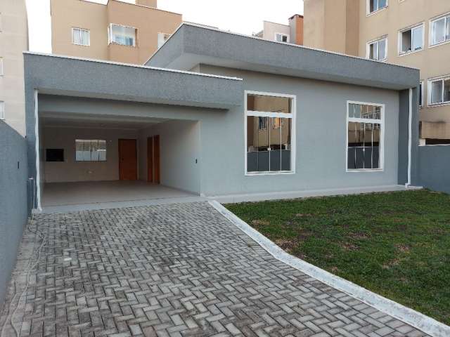 Excelente casa nova, 3Q sendo 2 suítes, 4 vagas cobertas, amplo terreno