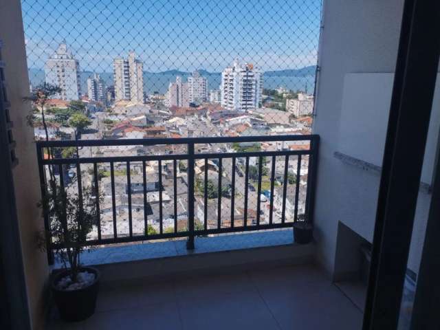 Apartamento à venda com 2 dormitórios localizado em Barreiros, São José/SC.