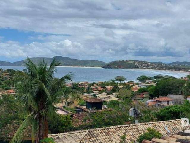 Geribá - búzios - bela  casa triplex, com muito verde e vista panorâmica  de geribá, 2 salas amplas e arejadas.