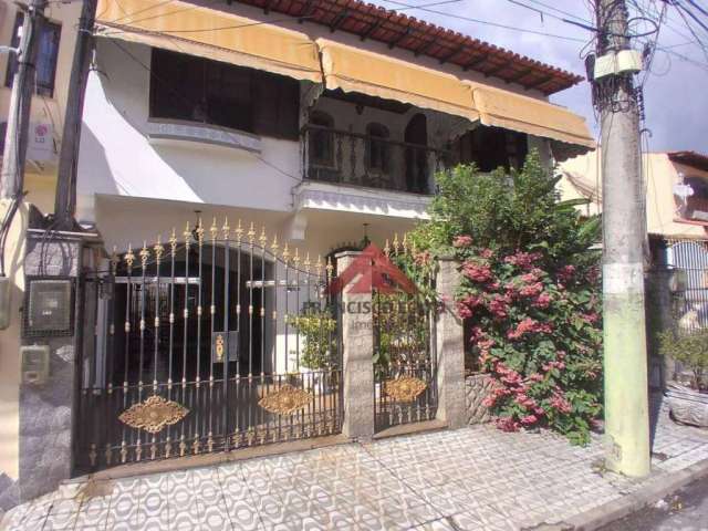 Casa com 4 dormitórios à venda, 180 m² por R$ 700.000,00 - Brasilândia - São Gonçalo/RJ