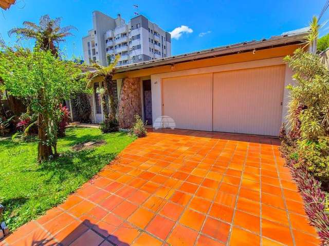 Casa com 3 quartos à venda na Rua Claudete Baroni, 40, Bacacheri, Curitiba, 302 m2 por R$ 1.090.000