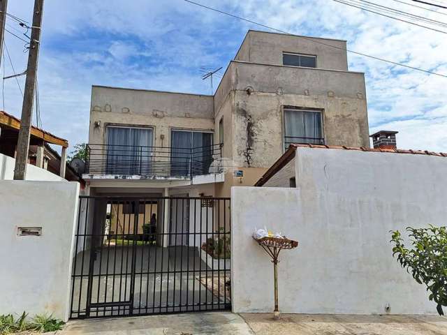 Casa com 4 quartos à venda na Rua Joana Duarte, 40, Jardim dos Eucaliptos, Colombo, 275 m2 por R$ 650.000