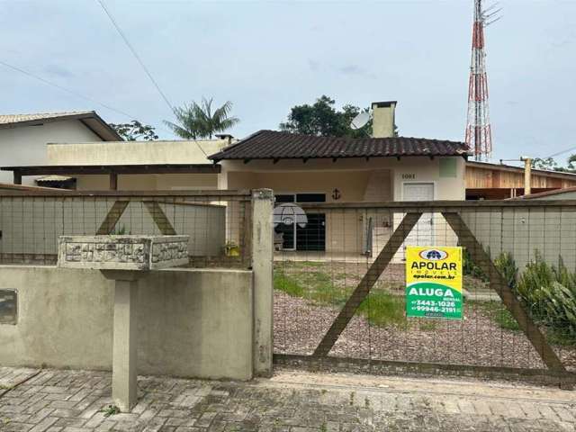 Casa com 3 quartos para alugar na RUA JOSE VERGILIO ZANIN, 1091, Brasília, Itapoá, 96 m2 por R$ 1.962