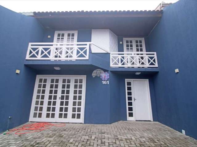 Casa com 3 quartos para alugar na Rua Miguel Odia Fagundes, 161, Fazendinha, Curitiba, 80 m2 por R$ 2.600