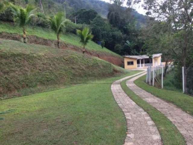 Linda Chácara à beira do Rio Paraíba - (Permuta Casa Zona sul Valor max. 386.000,00)