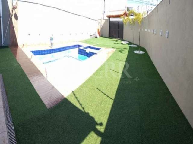 Casa com piscina no Loteamento Villa Branca- Jacareí- SP