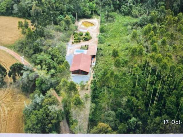 Chácara com piscina  e um encanto de casa,  3 dormitórios, semi-mobiliada pra você  viver ao máximo a natureza!   Bairro Mariental - Lapa -PR