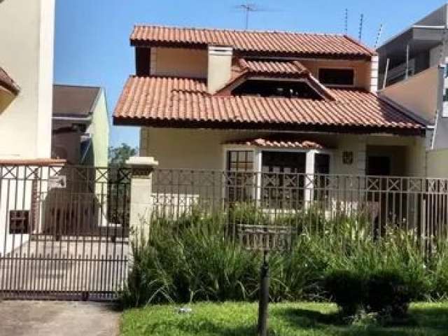 Casa de Rua | 4 Dorms | 245m² priv | 4 vagas | Tarumã - CURITIBA/PR