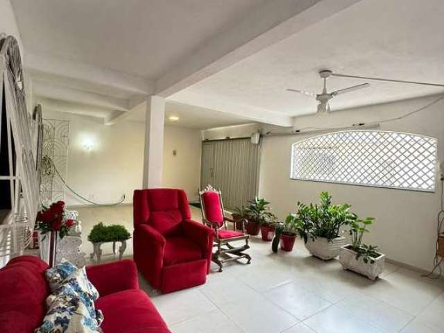 Vende-se Excelente Casa Duplex no Cohatrac V - 4 quartos - Reformada - Ventilada - Próximo ao Mateu