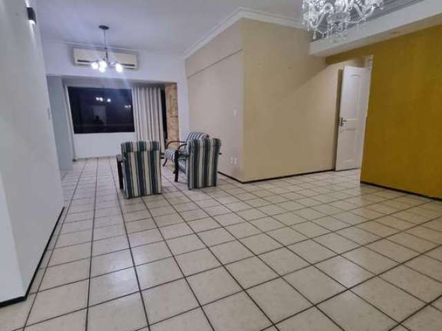 Vende-se Espaçoso Apartamento no Coração do Renascença - 3 Quartos - Andar Alto