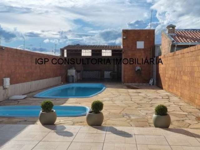 Vede-se casa com 2 piscinas