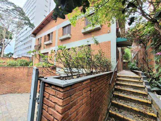 Casa com 04 Dormitórios para Locação em Pinheiros