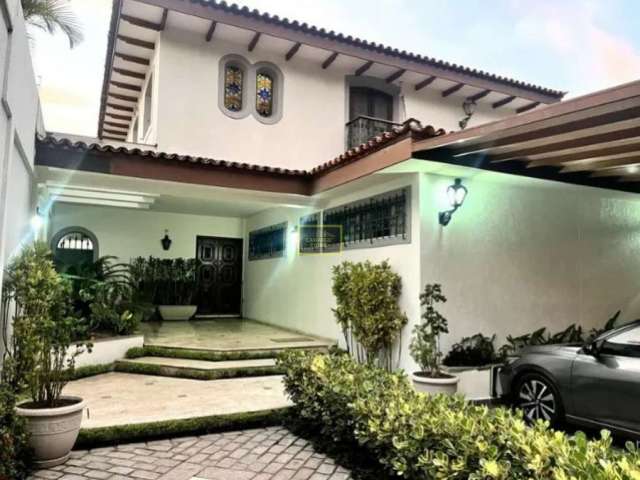 Casa com 04 dormitórios para locação no Butantã