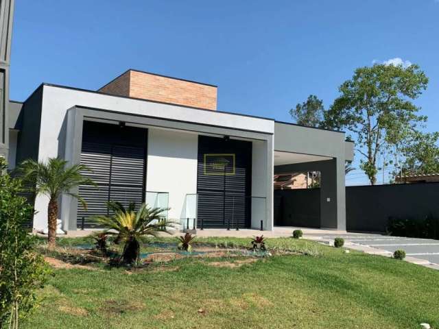 Casa Térrea com piscina no Condomínio Mar Verde