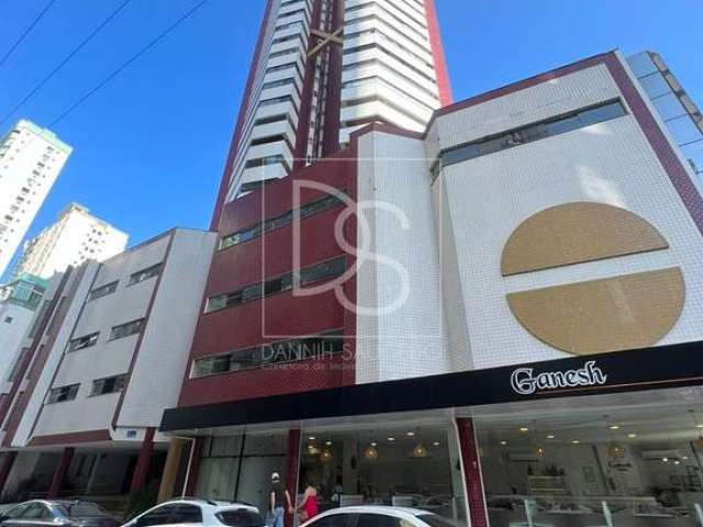 Apartamento quadra mar no Edifício Columbus Tower em Balneário Camboriú