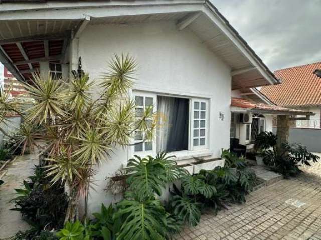 Casa com 2 quartos à venda na Rua Anita Garibaldi, 60, Anita Garibaldi, Joinville por R$ 780.000