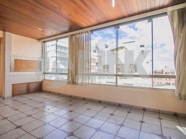 Apartamento de 3 quartos com 3 vagas à venda no bairro Petrópolis em Porto Alegre