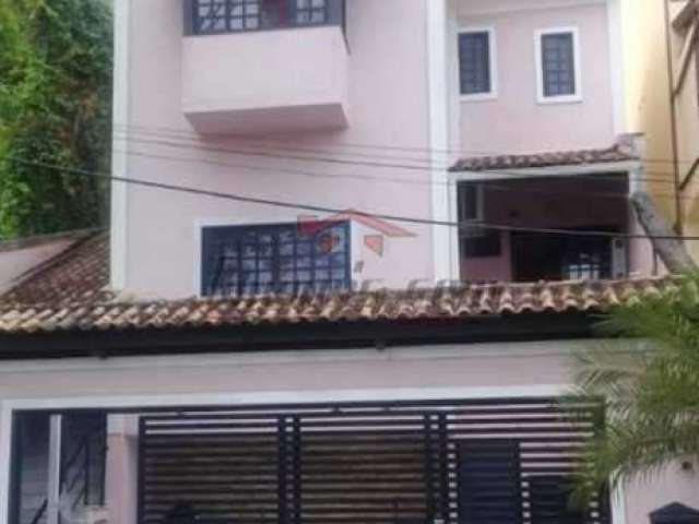 Casa em condomínio fechado com 3 quartos à venda na Estrada do Cafundá, 3204, Taquara, Rio de Janeiro, 310 m2 por R$ 949.000