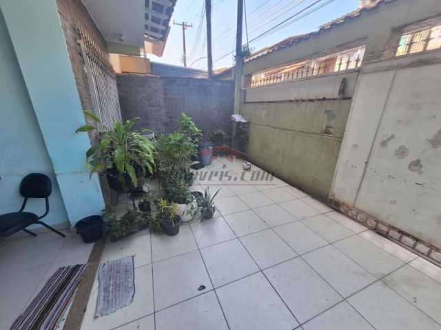 Casa com 6 quartos à venda na Rua Lagoa da Prata, 378, Praça Seca, Rio de Janeiro, 275 m2 por R$ 430.000