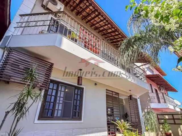 Casa em condomínio fechado com 4 quartos à venda na Estrada do Cafundá, 604, Tanque, Rio de Janeiro, 150 m2 por R$ 670.000