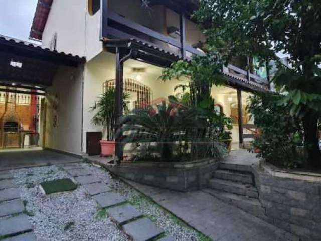 Casa com 3 quartos à venda na Rua Joaquim Tourinho, 86, Pechincha, Rio de Janeiro, 208 m2 por R$ 700.000