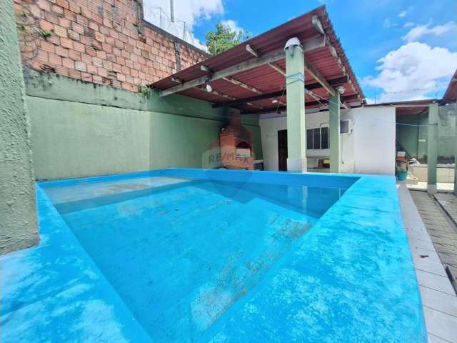 Casa a venda no Conjunto Hiléia com 4 quartos, 3 suítes, closet, piscina e Financia