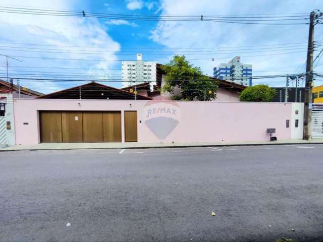 Casa Térrea com 4 Suítes e Piscina no Vieralves