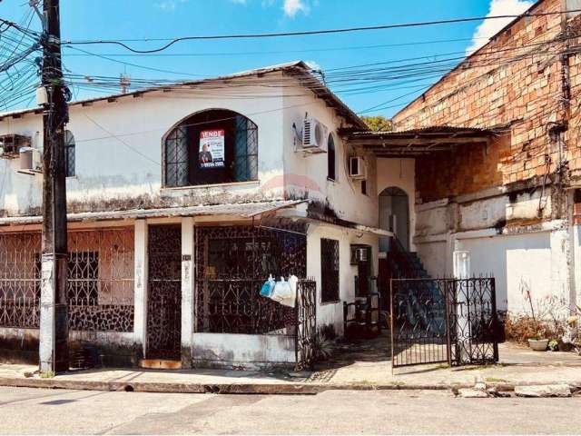 Casa próxima a avenida Maceió. Ótima oportunidade de investimento!