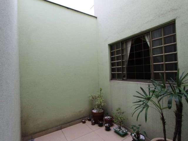 Casa com 3 quartos à venda na Rua Maria Helenice Tedesco Rosa, Jardim Santa Alice, Londrina, 157 m2 por R$ 650.000