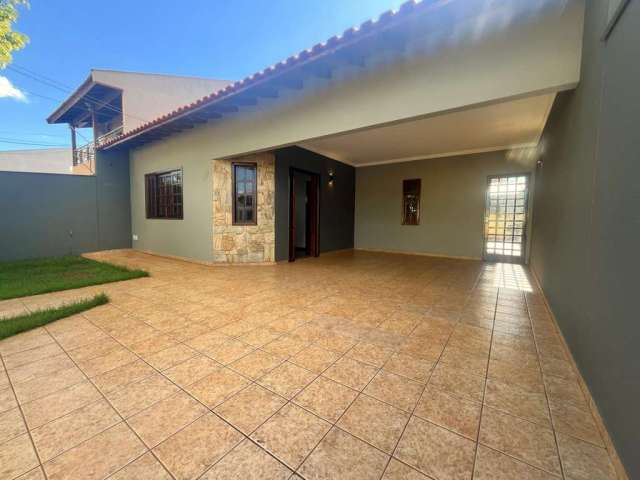 Casa com 3 quartos à venda na Rua Norberto Cestari Moreira, Antares, Londrina por R$ 650.000