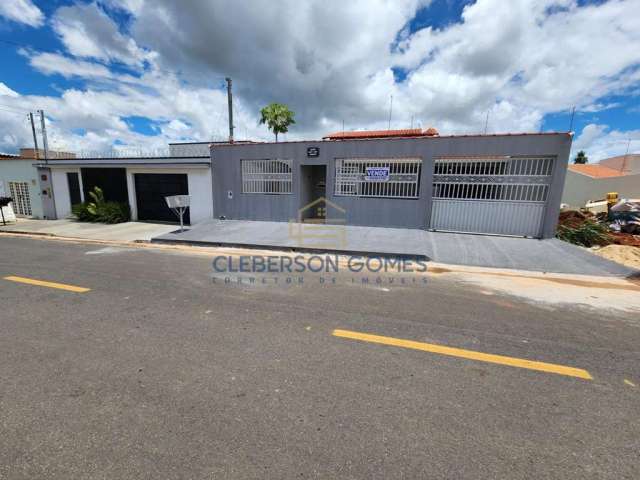 Casa para Venda em Caldas Novas, Estância Itaguaí, 5 dormitórios, 1 suíte, 2 banheiros, 4 vagas