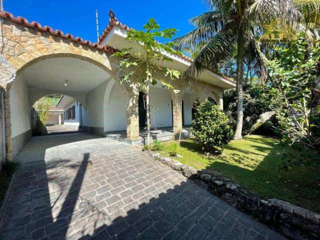 Casa com 3 dormitórios e churrasqueira, 6 vagas de garagem - Jardim Guaiuba, Guarujá.